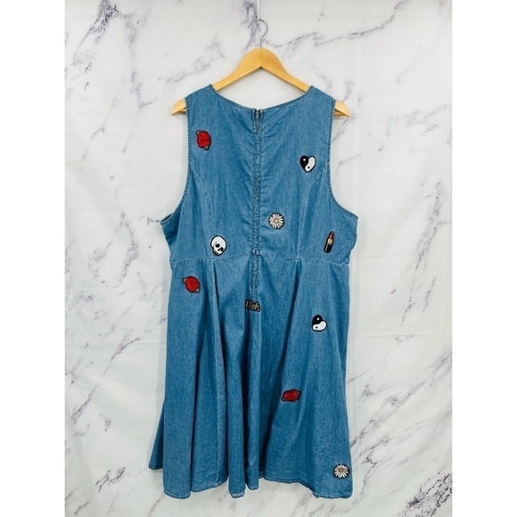 R037 Torrid Sleeveless Denim Patch Midi Dress - Picture 5 of 6